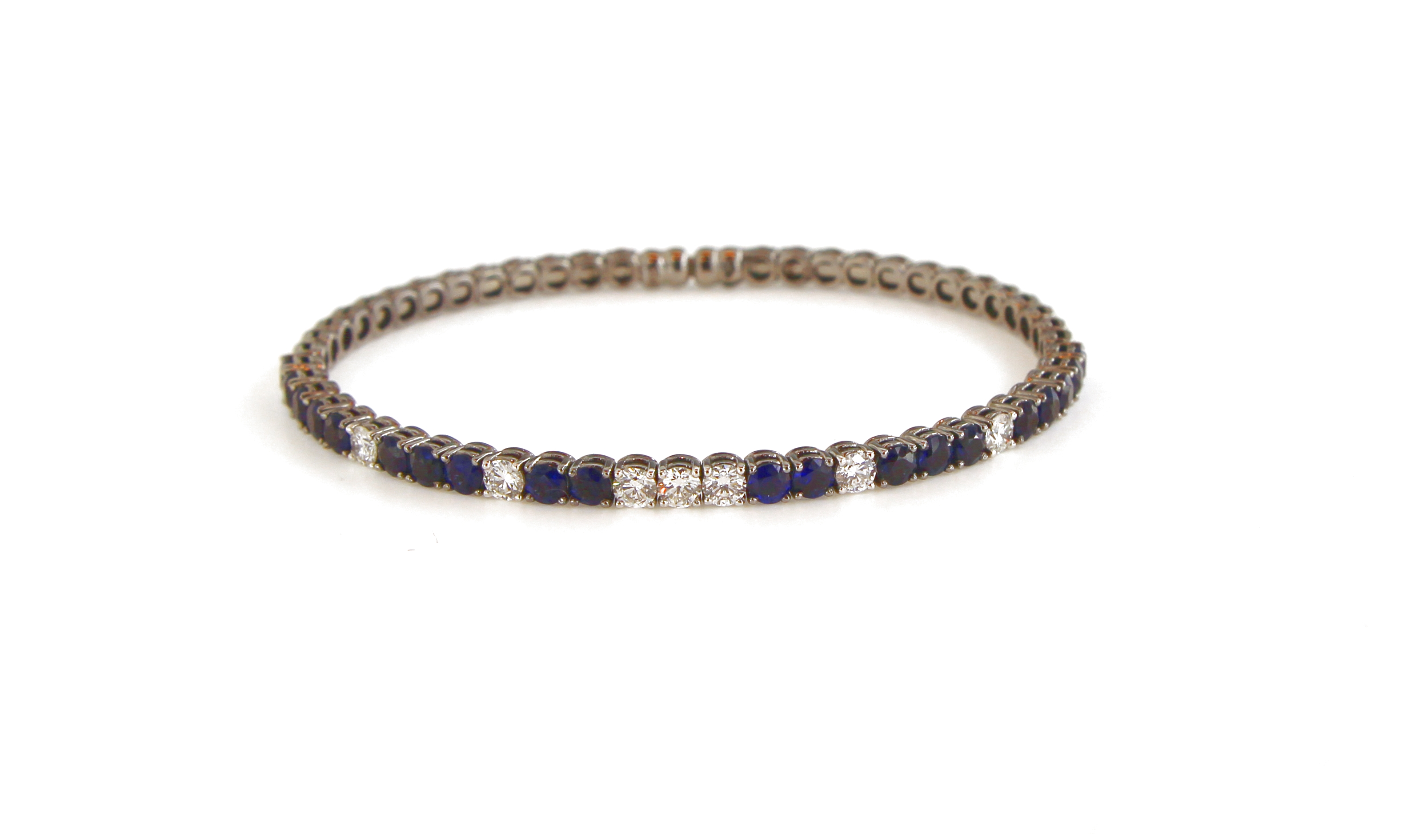 BRACCIALE RIGIDO IN ORO BRUNITO CON ZAFFIRI E DIAMANTI